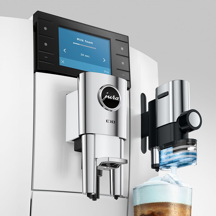 Jura E10 in Piano White making a Cold Brew over ice, close-up of the spout and display