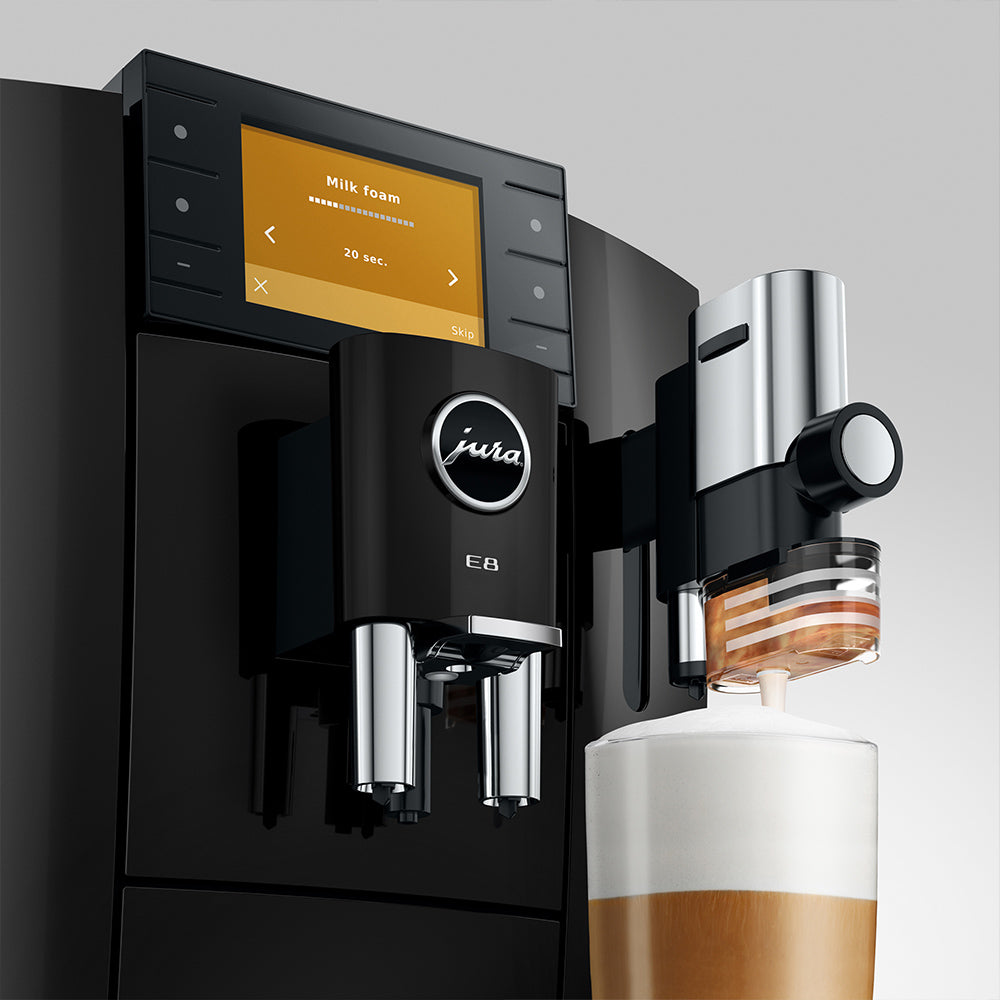Jura E8 (5th generation) in Piano Black, close-up of the color display during milk foam preparation, with a latte macchiato