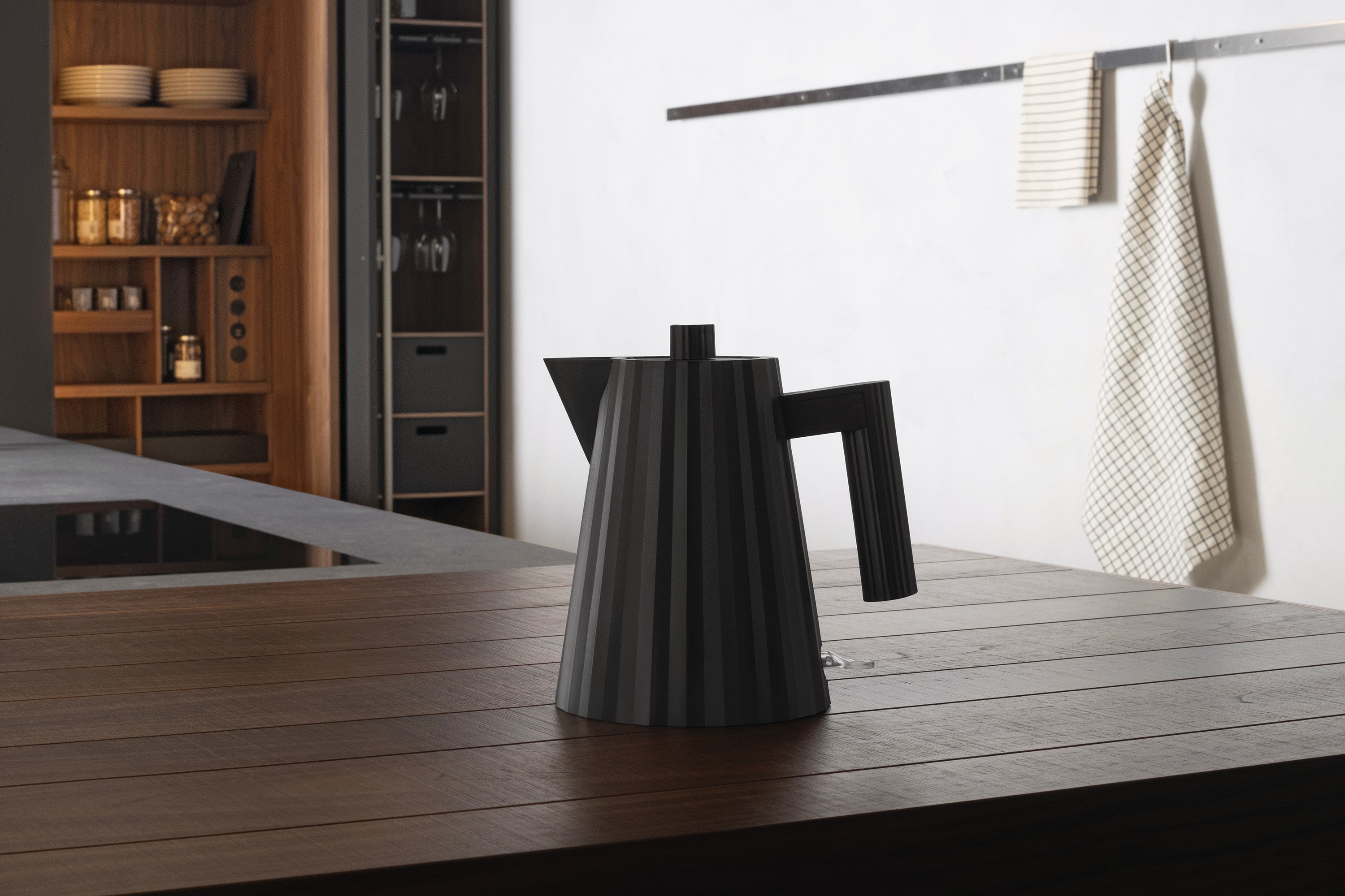 Alessi MDL06/1BUS Plissé Electric Kettle - 1 Ltr - Black