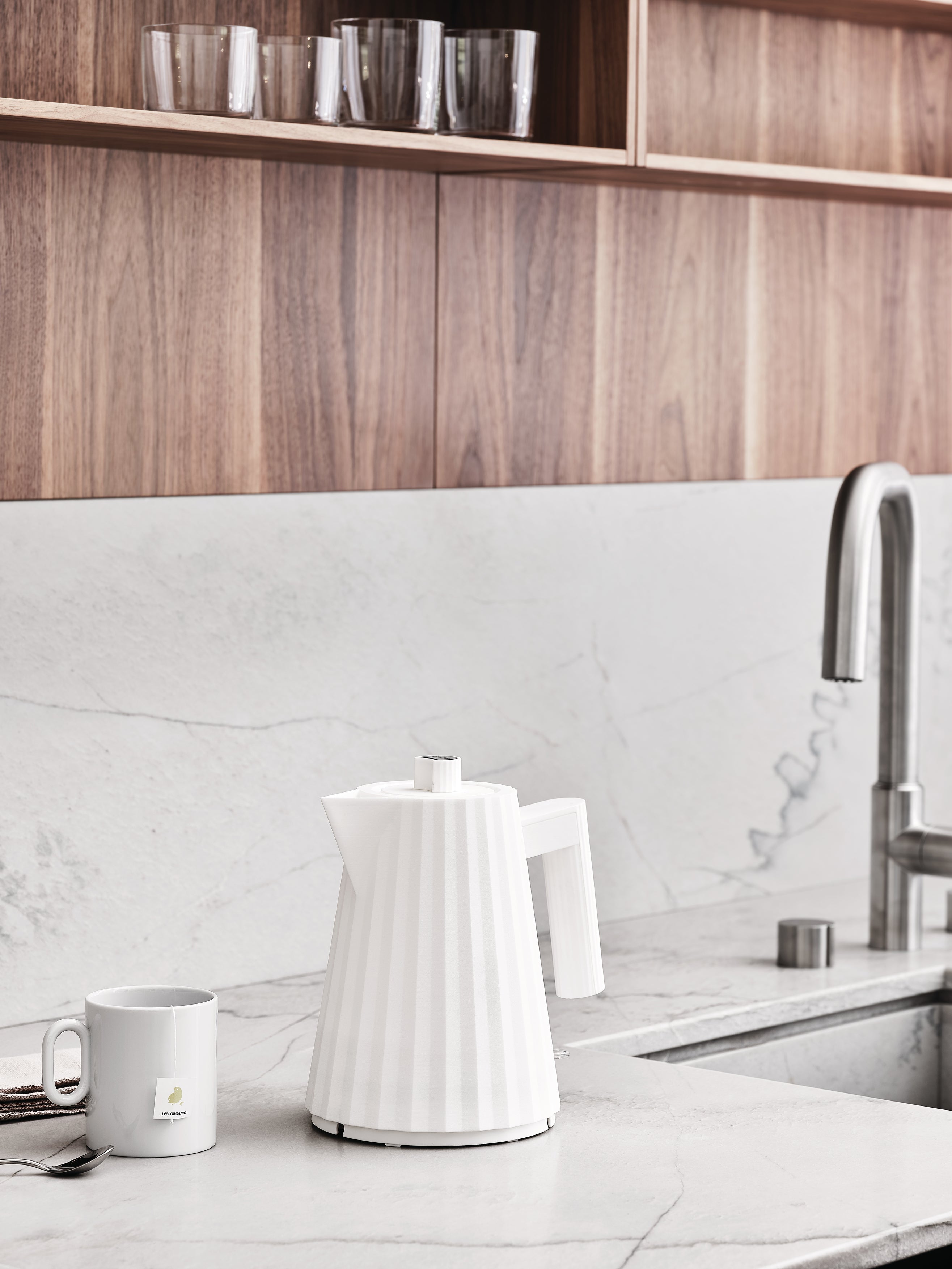 Alessi MDL06/1BUS Plissé Electric Kettle - 1 Ltr - White