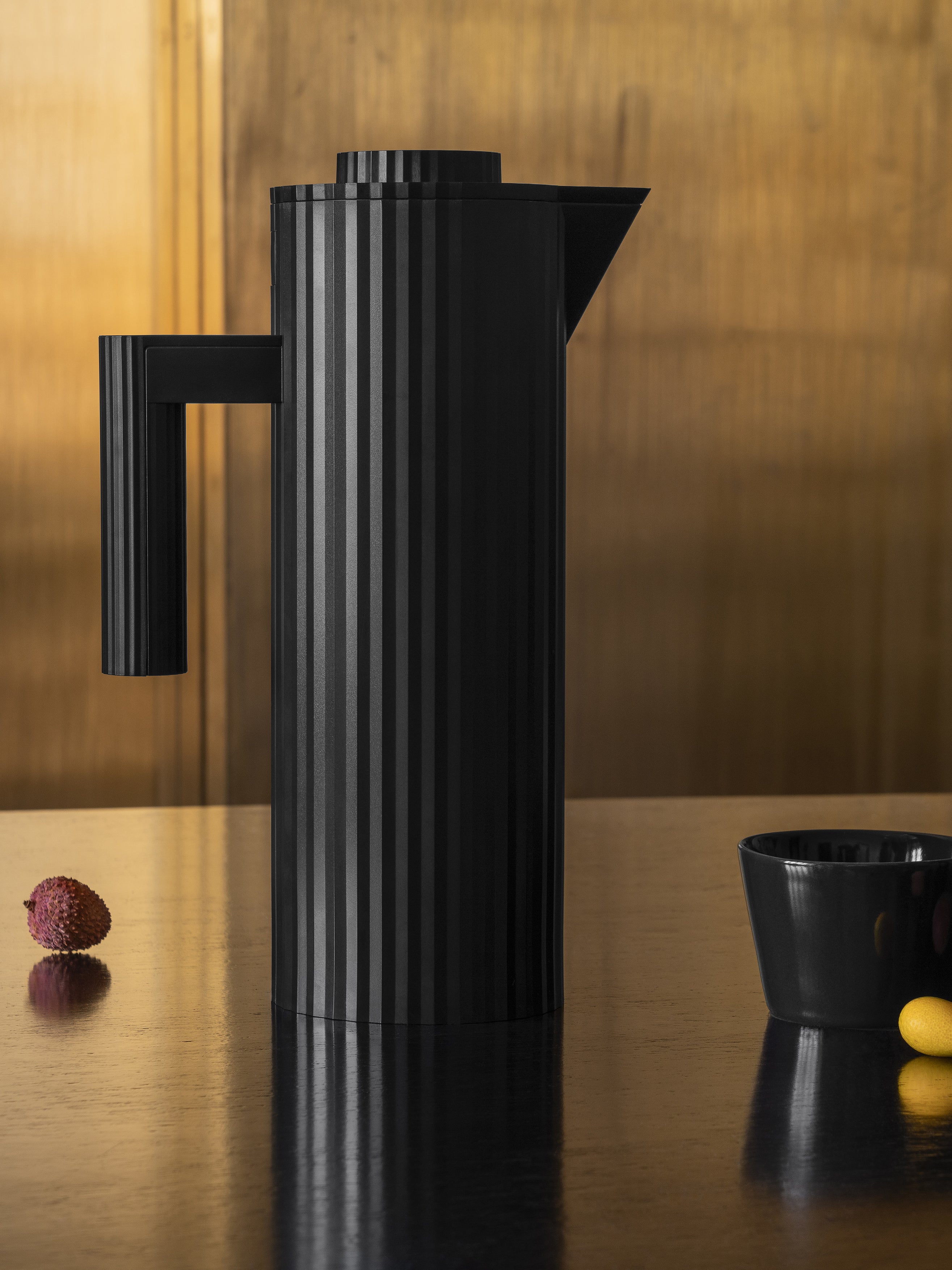 Alessi MDL12 B Plissé Thermo Insulated Jug - Black