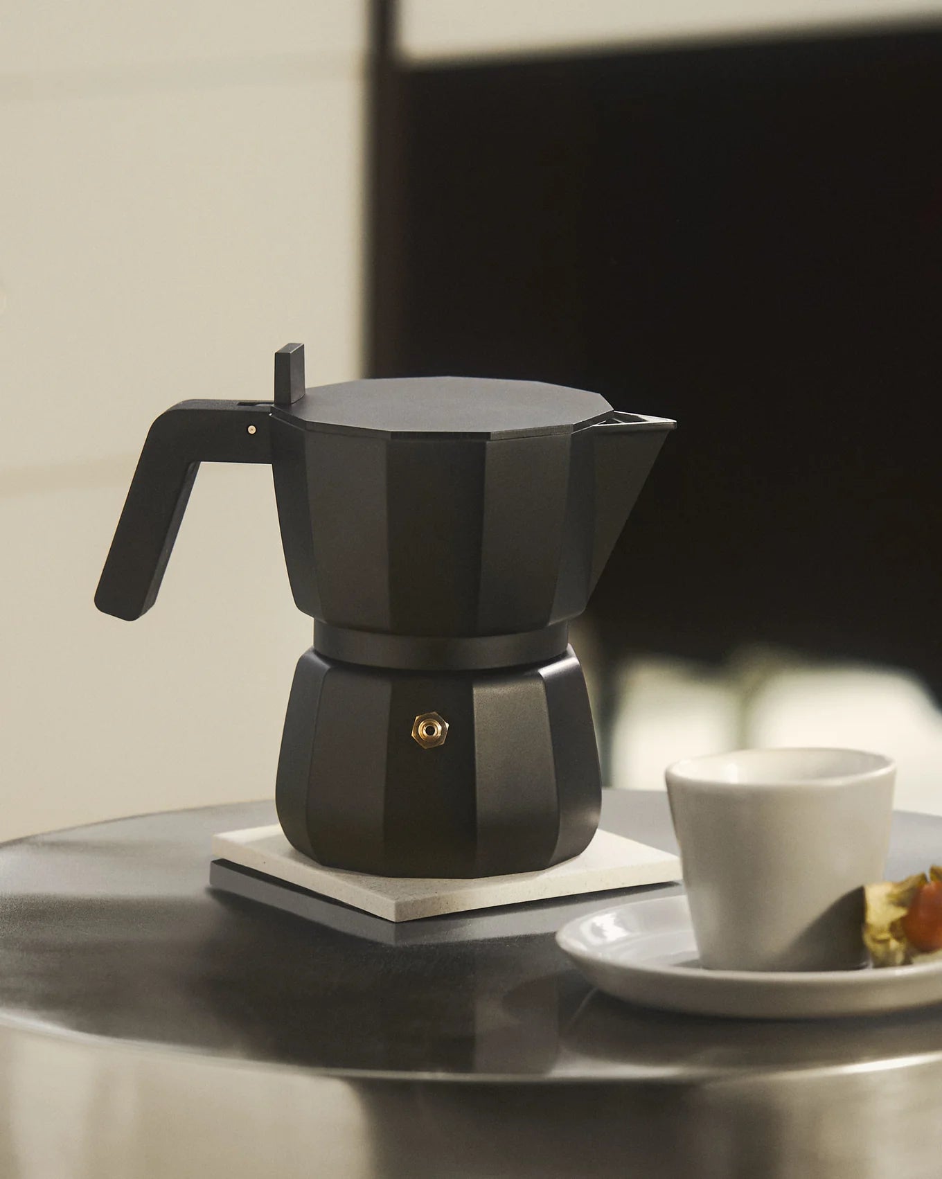 Cafetière Espresso Alessi AAM33/6 - Design Mendini 6 Tasses, Aluminium Et Résine Noire, Icône Italienne Du Café