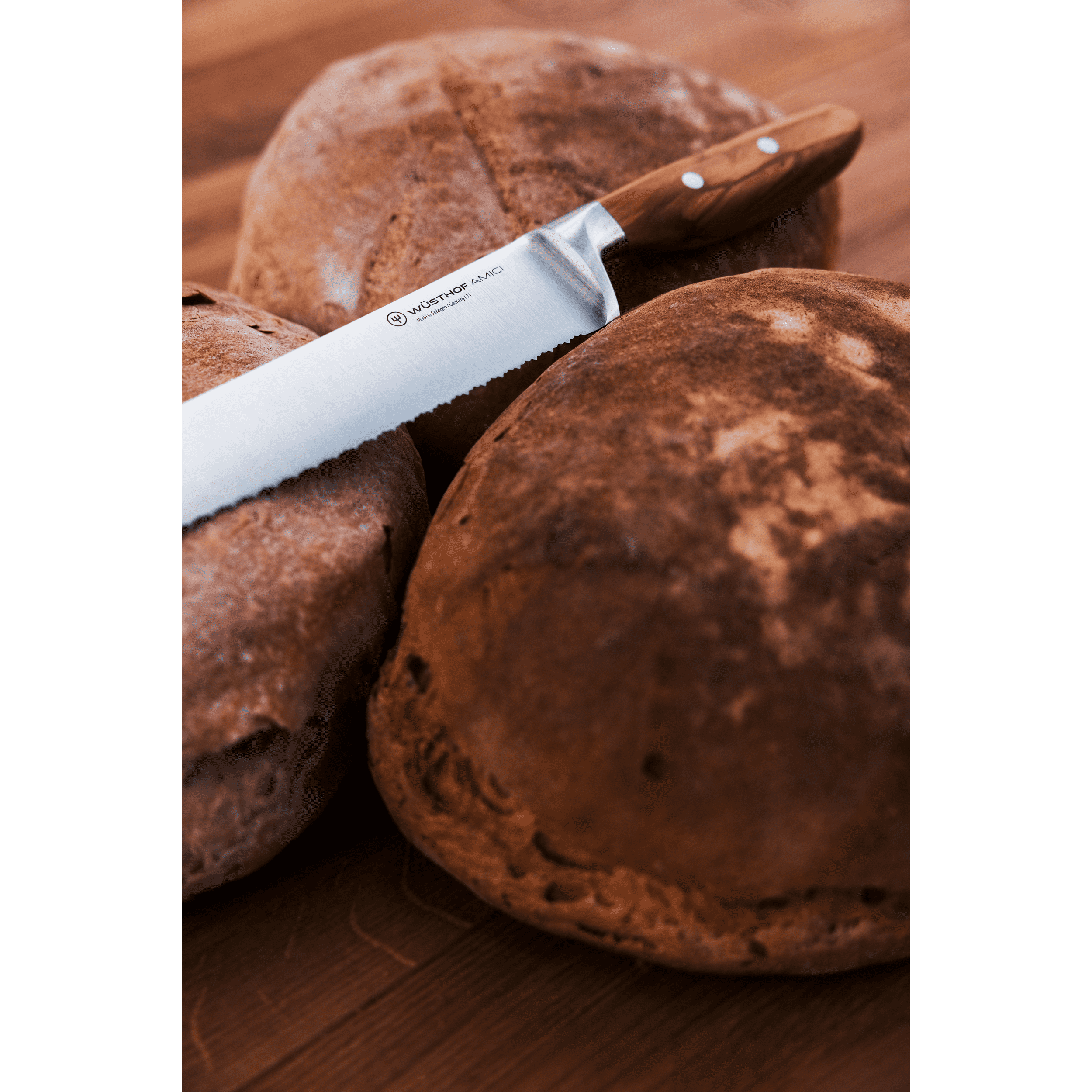 Wüsthof AMICI 9" Double Serrated Bread Knife